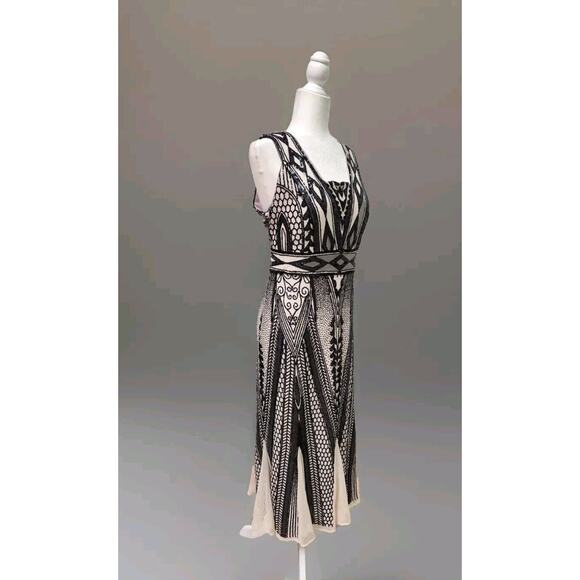 R & M RichardsWomen's Sequin Embellished Sleeveless GownSize 14 Black Beige - Picture 5 of 15